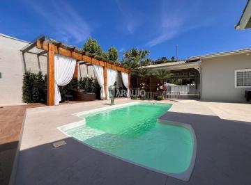 Casa · 220m² · 3 Quartos · 6 Vagas · Casa mobiliada com piscina e 1 suíte + 2 demi-suítes no bairro Itaipava em Itajaí