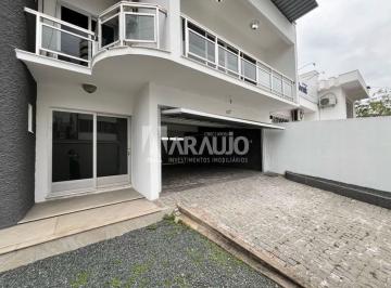 eozoj6qybutw1771038473321.jpg · Casa com perfilo comercial no Centro de Itajaí