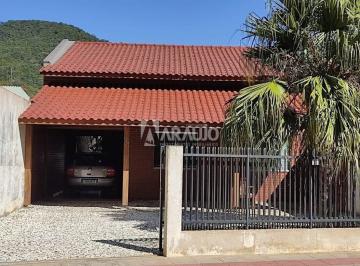 Casa · 110m² · 2 Quartos · 2 Vagas · Casa em localização privilegiada com 1 suíte e 1 dormitório no bairro Fazenda em Itajaí