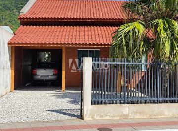 Casa · 110m² · 2 Quartos · 2 Vagas · Casa em localização privilegiada com 1 suíte e 1 dormitório no bairro Fazenda em Itajaí