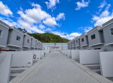 Casa · 76m² · 2 Quartos · 1 Vaga · Casa com 2 dormitórios no bairro Espinheiros em Itajaí