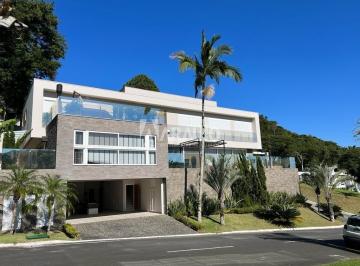 Casa · 550m² · 4 Quartos · 4 Vagas · Casa mobiliada e equipada com 4 suítes na Barra em Balneário Camboriú