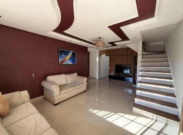 Casa de 3 quartos, Vicente Pires · Casa com amplo terreno, piscina e excelente potencial de valorização em Vicente Pires