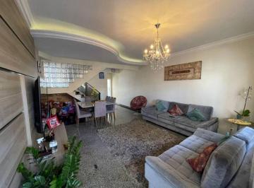 Casa de 3 quartos, Taubaté · Sobrado em Taubaté bem localizado recém reformado