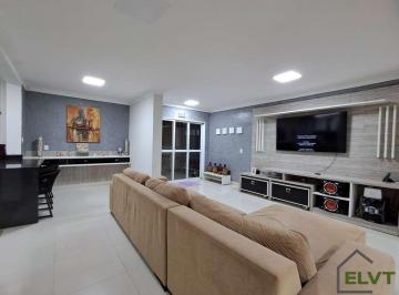img333922590 · Casa em Condomínio de Alto Padrão com 3 Quartos, Piscina e Área Gourmet