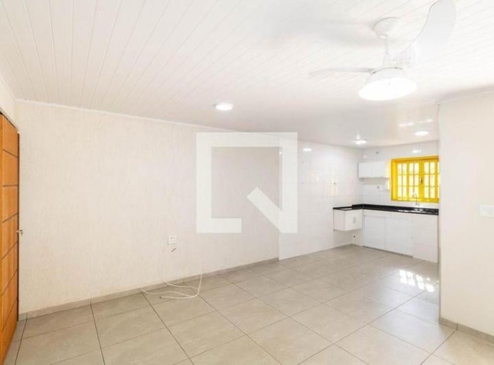 Foto do imóvel - Casa à venda com varanda, 1 quarto e aceita animais
