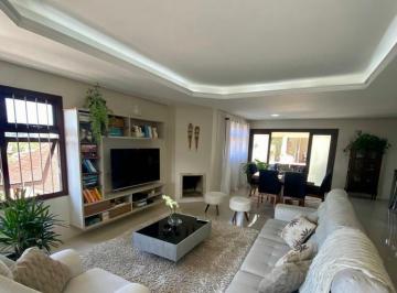 Casa · 252m² · 4 Quartos · 3 Vagas · Casa com varanda e lareira em Novo Hamburgo - Ideal, à venda