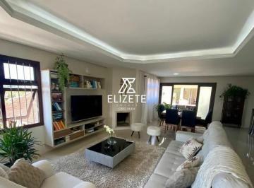 Casa · 252m² · 4 Quartos · 3 Vagas · Casa com varanda e lareira em Novo Hamburgo - Ideal, à venda