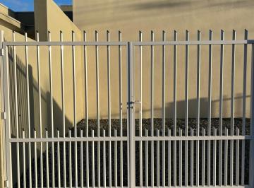 Casa · 2 Quartos · 2 Vagas · Geminado com ótima oportunidade – Armação, Penha