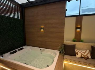 Casa · 2 Quartos · 1 Vaga · Sobrado Semi mobiliado e com acabamento de Alto Padrão em Balneário Piçarras
