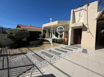 Casa · 415m² · 3 Quartos · Casa para aluguel - em Trindade