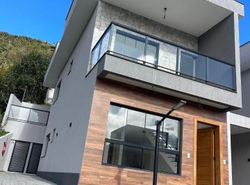 Casa · 131m² · 3 Quartos · 2 Vagas · Casa à venda no bairro Golfe - Teresópolis/RJ