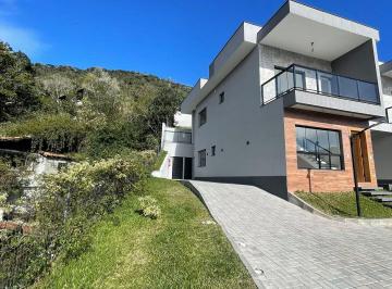 Casa · 131m² · 3 Quartos · 2 Vagas · Casa à venda no bairro Golfe - Teresópolis/RJ
