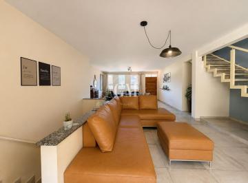Casa · 264m² · 3 Quartos · 4 Vagas · Casa à venda no Jardim Santa Adelaide em Jundiaí – 3 quartos, suíte com closet, área gourmet e excel
