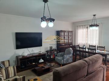 Casa · 250m² · 3 Quartos · 2 Vagas · Casa Sobrado ampla e linda, com 3 quartos, suíte, salão, quintal e área gourmet