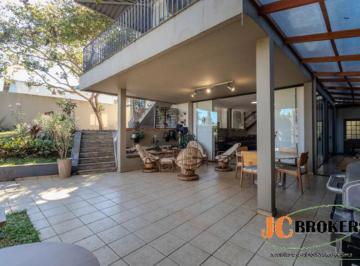 Casa · 400m² · 4 Quartos · 6 Vagas · Sobrado com 754 m² de terreno, 4 Dormitórios, Amplo jardim gourmet, Garagem com 6 vagas