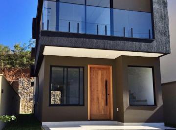 Casa · 180m² · 3 Quartos · 2 Vagas · Casa em Loteamento de Alto Padrão