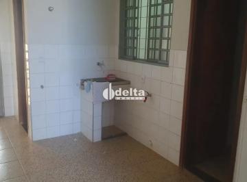 Casa · 300m² · 3 Quartos · 3 Vagas · Casa com 3 quartos sendo suíte disponível para venda no bairro Vigilato Pereira em Uberlândia-MG