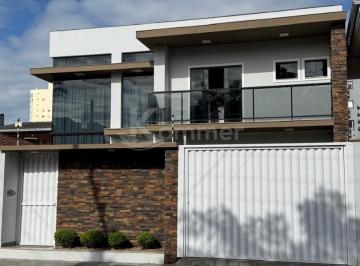 Foto 01 · Sobrado mobiliado com 5 quartos sendo 2 suítes, piscina, 6 vagas de garagem, apenas 250 metros do ma