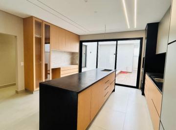 Casa · 169m² · 3 Quartos · 2 Vagas · Casa alto padrão em Condomínio Fechado