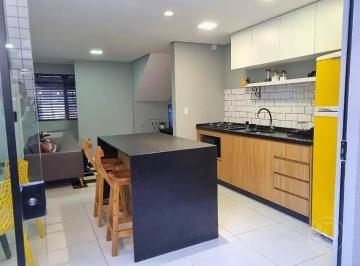 Casa · 68m² · 2 Quartos · 1 Vaga · Vendo Sobrado a 700m da Praia Central - em Balneário Camboriú