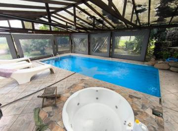 Casa · 600m² · 5 Quartos · 4 Vagas · Casa c/ 5 Suítes e Piscina Coberta. Totalmente Mobiliada para Aluguel!
