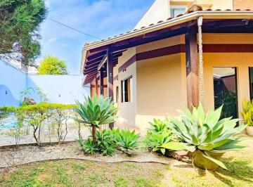 Casa · 148m² · 4 Quartos · 2 Vagas · Casa com Piscina e 4 Quartos à Venda na Escola Agrícola – Blumenau | Conforto e Lazer em Família