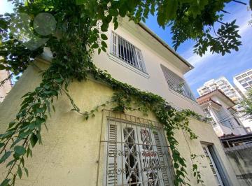 409e299e0fe7d34da2bc3e5e8acf4c3d0e314ce6 · Prédio com 4 apartamentos, sendo um de 4 quarto, um de 3 quartos e dois de 2 quartos. Centro Niterói