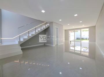 Casa · 130m² · 3 Quartos · 2 Vagas · Sobrado com amplo pátio