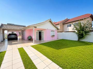 Casa de 4 quartos, Guaratuba · Casa com Piscina a 1 Quadra da Praia em Guaratuba – R$ 880.000