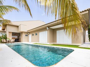 Casa · 320m² · 4 Quartos · 4 Vagas · Casa térrea com 4 suítes, piscina aquecida e projeto integrado à natureza