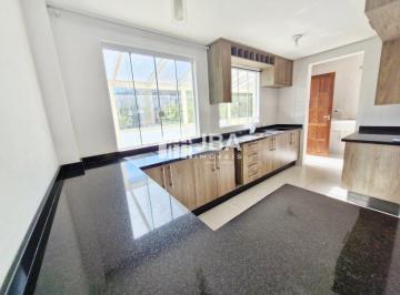 Casa de 3 quartos, Colombo · Sobrado com terreno
