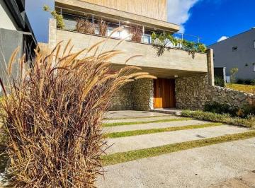 Casa · 390m² · 4 Quartos · 4 Vagas · Casa com 4 Dormitórios à Venda, 390 M² - Alphaville - Gravataí/Rs