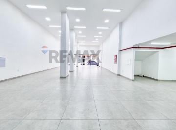 Comercial · 470m² · Aluguel - Loja com 100m2, Centro, Juiz de Fora
