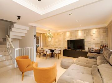 Casa · 239m² · 3 Quartos · 2 Vagas · Lindo sobrado perto do Barigui!