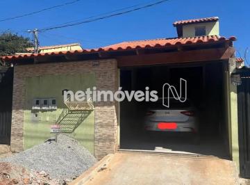 Garagem · Casa Geminada com 2 Quartos, Móveis Planejados e Varanda Colonial