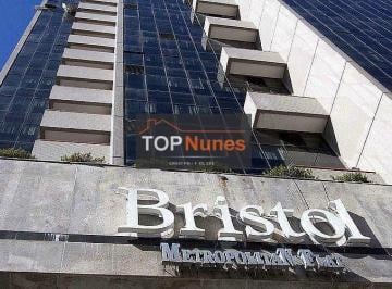 Apartamento · 46m² · 2 Quartos · 1 Vaga · Apartamento Duplex com Vaga no Centro de Curitiba