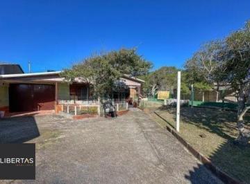 Casa · 80m² · 3 Quartos · 3 Vagas · Casa no Balneário de Pinhal de 3 dormitórios e amplo pátio