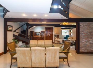 Casa · 343m² · 4 Quartos · 2 Vagas · Casa em Condomínio no bairro Petrópolis
