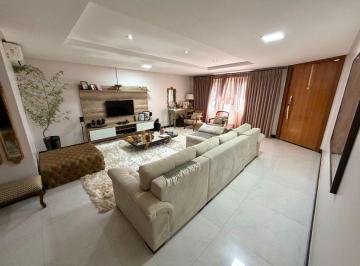 Casa de 4 quartos, Sobradinho · Casa moderna condomínio rk 4 suítes com churrasqueira e de esquina Região Dos Lagos