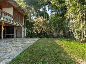 12584-20260714180904_zap.jpg · Casa de arquitetura modernista com vista livre e cercada pelo verde.