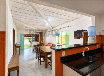 Casa · 180m² · 4 Quartos · 2 Vagas · À venda duas casas independentes com piscina e vista permanente para as serras em Tucuns, Armação do