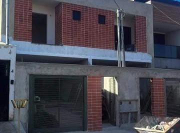 Fachada · Casa no Liberdade / 02 quartos + 02 suíte
