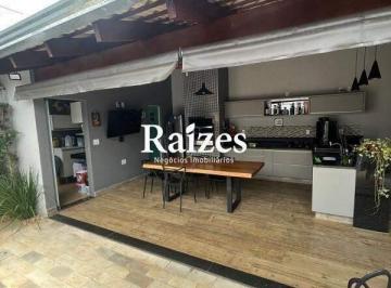 Casa · 250m² · 3 Quartos · 2 Vagas · Casa à venda no Alto Umuarama com 3 quartos sendo 1 suíte, varanda gourmet e 2 vagas