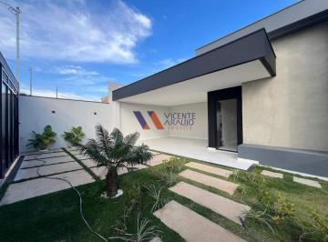 Entrada do imóvel com paisagismo · Casa com 3 Quartos, Piscina e Espaço Gourmet no Guarujá Mansões
