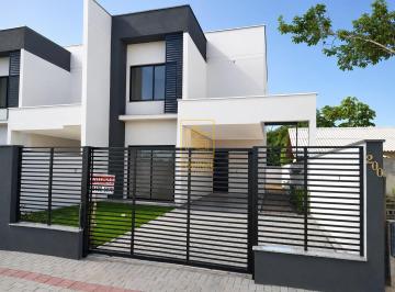 Casa · 115m² · 3 Quartos · 1 Vaga · Sobrado com suíte master e amplo espaço externo no bairro Benedito em Indaial