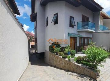 Casa · 300m² · 5 Quartos · 6 Vagas · Sobrado em Nossa Senhora do Carmo, Arujá/SP de 300m² 5 quartos à venda por R$ 1.280.000,00
