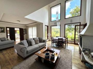 Casa · 255m² · 4 Quartos · 4 Vagas · Casa em Cascata do Imbuí, Teresópolis/RJ de 255m² 4 quartos à venda por R$ 1.300.000,00