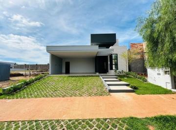 Casa · 250m² · 3 Quartos · 2 Vagas · Casa em Jardim Verona, Marília/SP de 250m² 3 quartos à venda por R$ 890.000,00