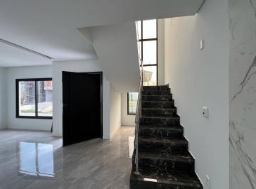 Casa a venda em condominio na Praia dos Ingleses
A casa conta com 04 dormitório · Casa em Vargem do Bom Jesus, Florianópolis/SC de 398m² 4 quartos à venda por R$ 2.650.000,00